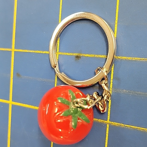 Tomato Silver Tone Keyring - Picture 1 of 4